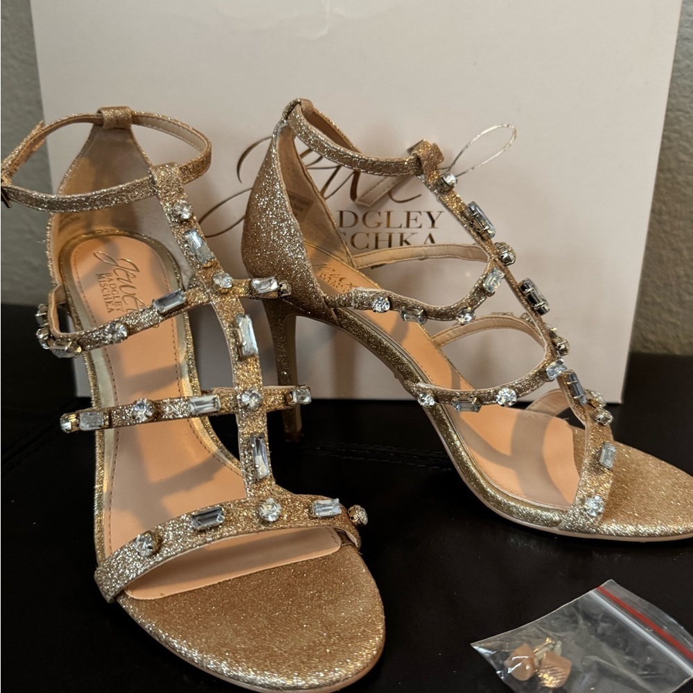 Badgley Mischka Adela Gold Strappy Heels Sz 6